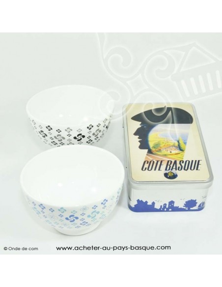 scene Boite gateau basque - vaisselle traditionnelle beret basque -  livraison courses domicile