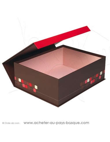 Achetez et composez votre coffret cadeau carton rectangulaire ouvert aux motifs  pixels et fermeture aimantée