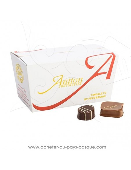 Acheter ou offrir cadeau traditionnel Ballotin de chocolats Basques  assortiment noir lait ganache praline - Antton Espelette 