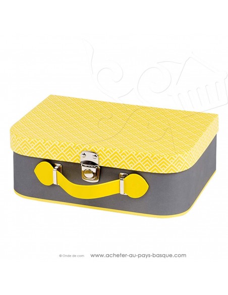 coffret cadeau illusion valise très original - voyage et gourmandise - poignée simili cuir - motif scandinave