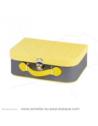 Achetez composez un coffret cadeau illusion valise, très original, incitation au voyage à la gourmandise - poignée simili cuir