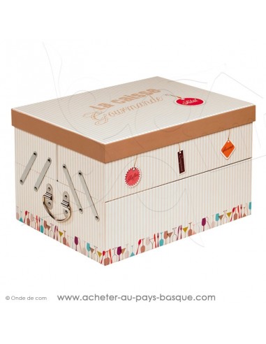 Achetez et composez un cadeau généreux en gourmandises avec cette caisse ferme rappelant la caisse à outil de papa