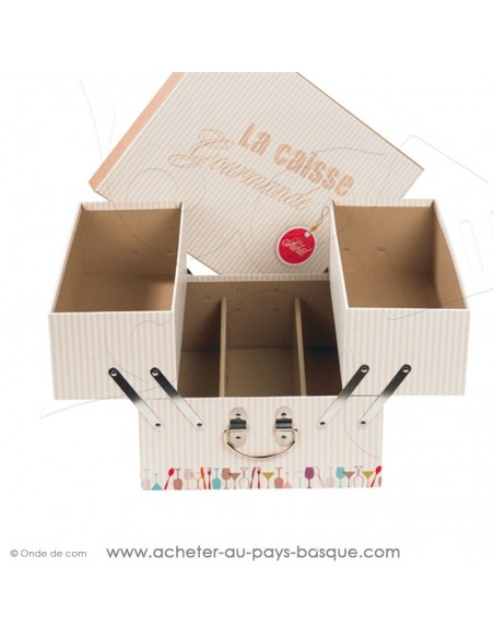 Achetez et composez un cadeau généreux en gourmandises avec cette caisse ouverte rappelant la caisse à outil de papa
