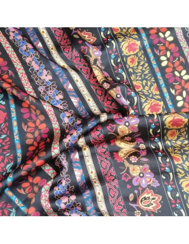 Zoom 100% soie noire avec bandes de fleurs - tissus habillement soie italienne haute couture - vetement couturiere sur mesure