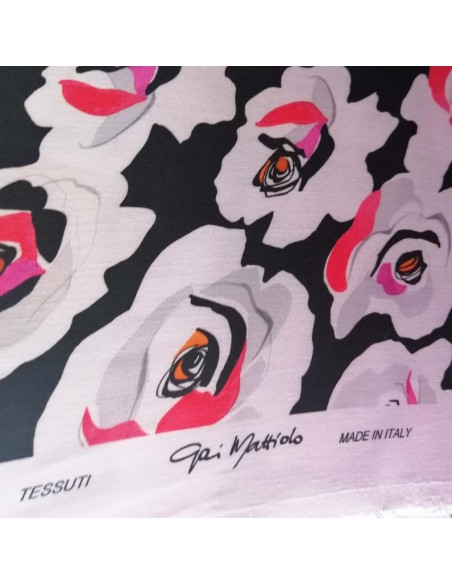 Zoom Viscose fleur rétro Roses Gai Mattiolo -  tissus habillement  au mètre qualité italienne haute couture - tissu créateur