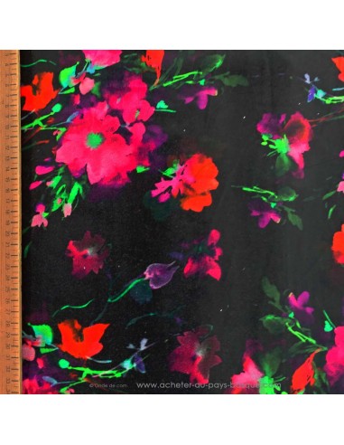 Zoom tissu velours coton noir fleuri rose et rouge style vintage Gai Mattiolo - tissus habillement Biarritz