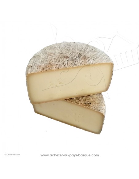 Fromage de Brebis Fabrication Artisanale au lait cru : coupé qualité gustative , une croûte naturelle. Authenticité et Tradition