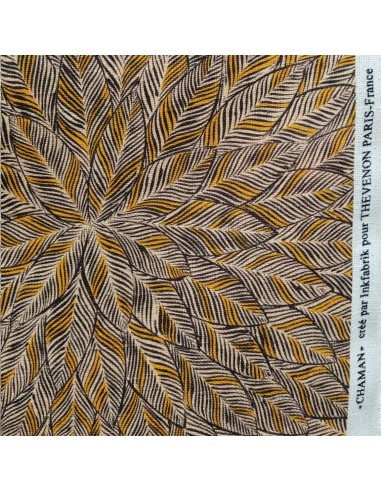 zoom tissu toile lin viscose CHAMAN feuilles jaunes fond beige rose - Thevenon Tissu Ameublement chaise rideaux canapé fauteuil