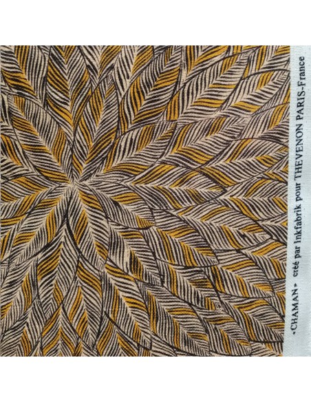 zoom tissu toile lin viscose CHAMAN feuilles jaunes fond beige rose - Thevenon Tissu Ameublement chaise rideaux canapé fauteuil