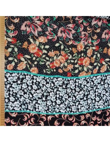 Zoom viscose noire bande horizontale fleur qualité italienne - drapé top jupe fluide - Tissus Habillement au mètre Biarritz