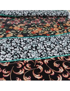 Tissu viscose noire bande fleurie made in Italie - drapé top jupe fluide - Tissus Habillement au mètre