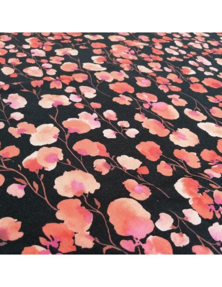 Zoom Tissu Jersey sweat Bio gratté impression digitale fleurs rose fond noir - tissus habillement au mètre - vente en ligne