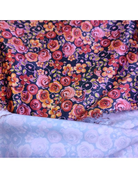 Zoom Tissu Polyester noir petites fleurs multicolore - tissus habillement au mètre - vetement couturiere Docks Biarritz