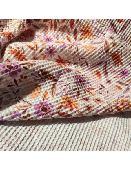Zoom tissu nid abeille coton écru fleur orange mauve  - tissus habillement été au mètre - vetements couturiere sur mesure