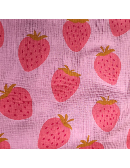 Tissu double gaze lilas grande fraise rose - tissus habillement été au mètre - vetements couturiere sur mesure
